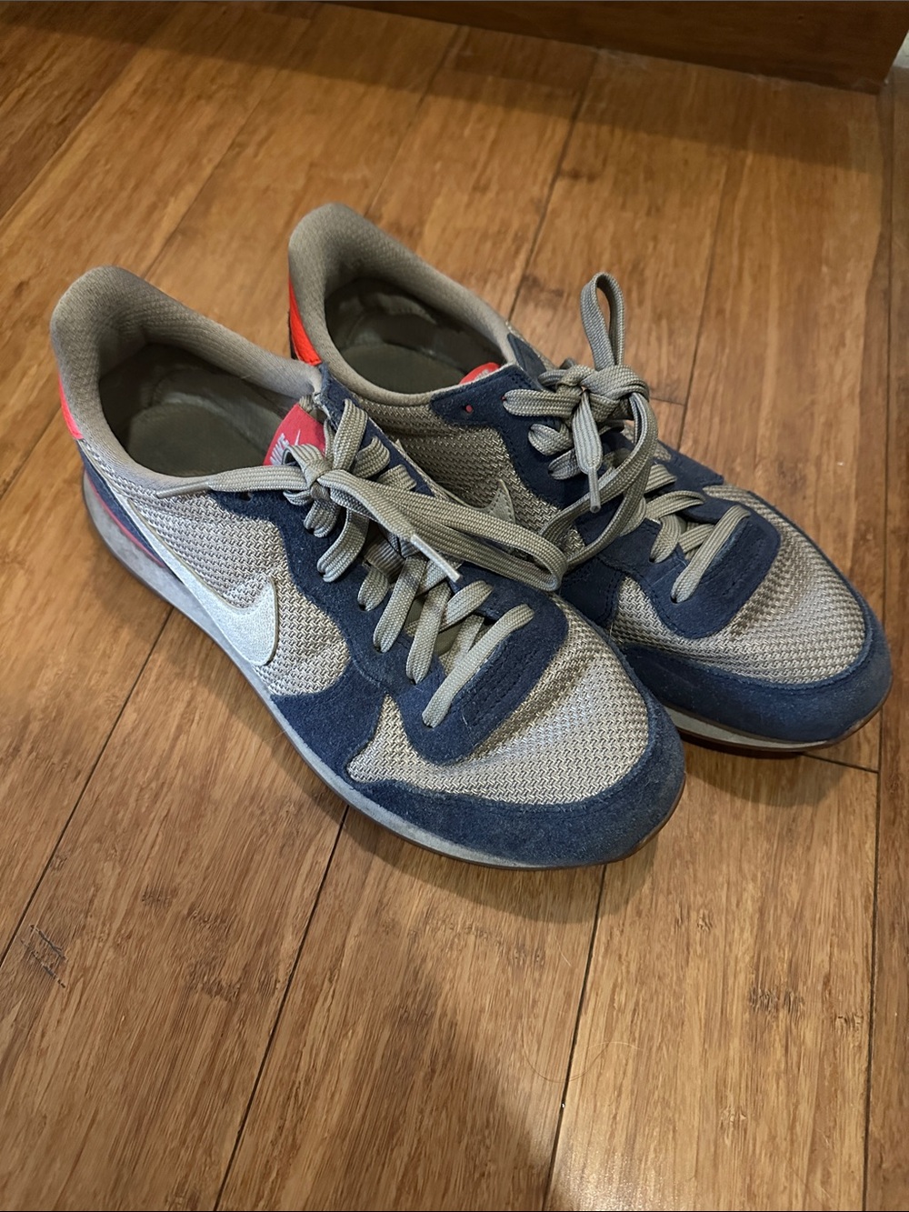 Nike Women's internationalist sneakers - Navy Blue, Light Gray & Pink Accent
